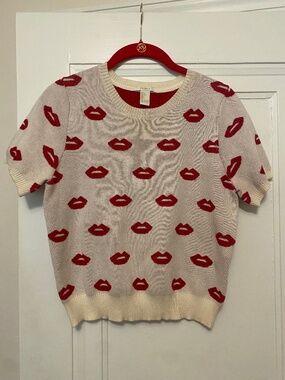 Forever 21 lip print knit top